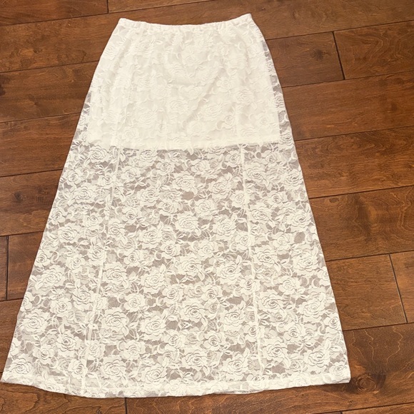 Petal & Pup White Floral Lace Maxi Skirt - - Picture 8 of 8